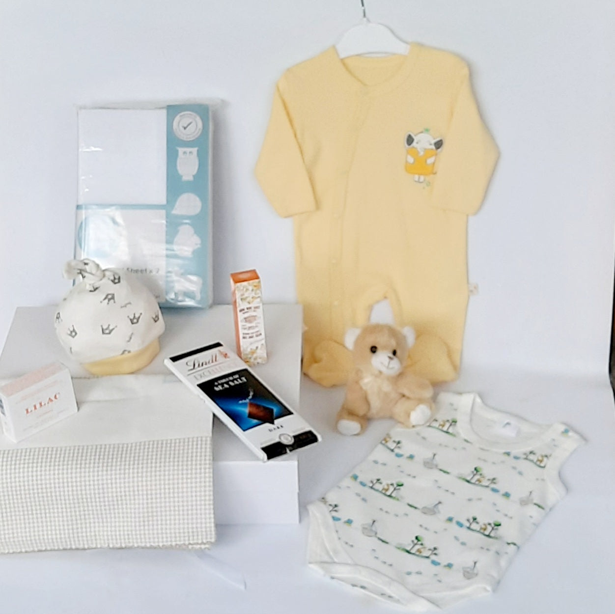 Mum & Newborn Neutral Baby Gift Box
